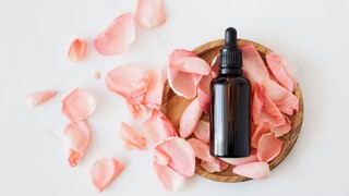 Kvetinové ingrediencie v kozmetike: Na čo vám poslúži ružová voda alebo kvitnúca lipa?