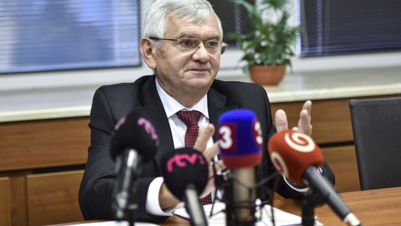 Vláda zaplatí súdne trovy exšéfovi Úradu pre reguláciu sieťových odvetví Jahnátkovi