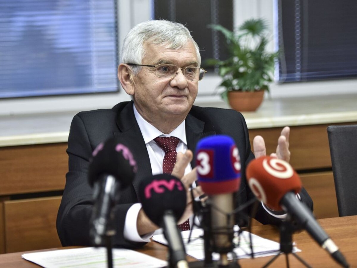Vláda zaplatí súdne trovy exšéfovi Úradu pre reguláciu sieťových odvetví Jahnátkovi