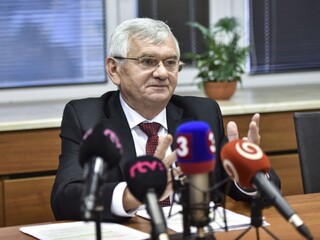 Vláda zaplatí súdne trovy exšéfovi Úradu pre reguláciu sieťových odvetví Jahnátkovi