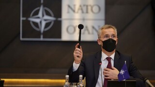 Ministri obrany NATO rokujú o kríze na Ukrajine a posilnení východného krídla. Prídu vojaci aj na Slovensko?
