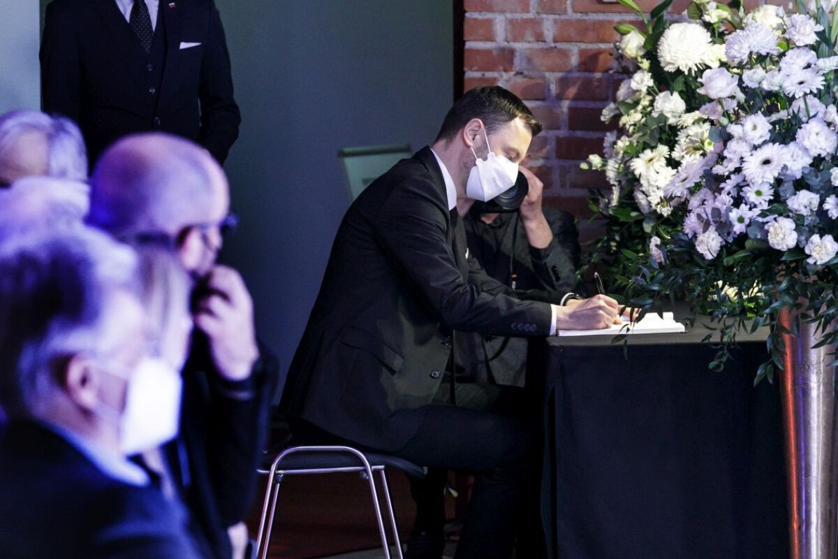 Na snímke predseda vlády SR Eduard Heger.