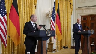 Rusko musí prijať skutočné kroky smerujúce k deeskalácii, zhodli sa Scholz s Bidenom