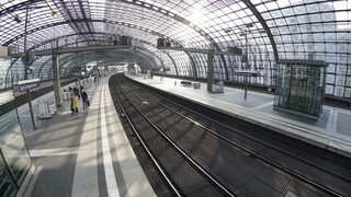 Vlaková a letecká doprava v Nemecku musela prerušiť premávku, dôvodom je silný vietor