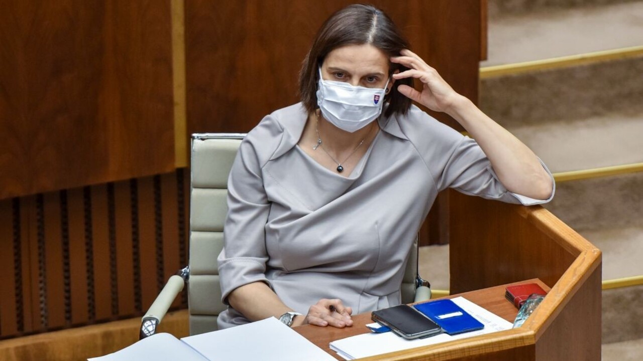 Kolíková sa namiesto podpory možno dočká odvolávania. Blanár ju vyzval na demisiu