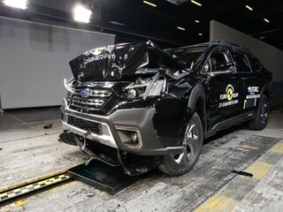Subaru Outback ukážkovo zvládlo nárazové testy