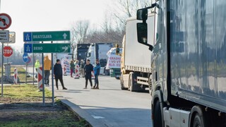 Slovenskí dopravcovia pohrozili úplnou blokádou hraníc, pokiaľ im vláda neustúpi