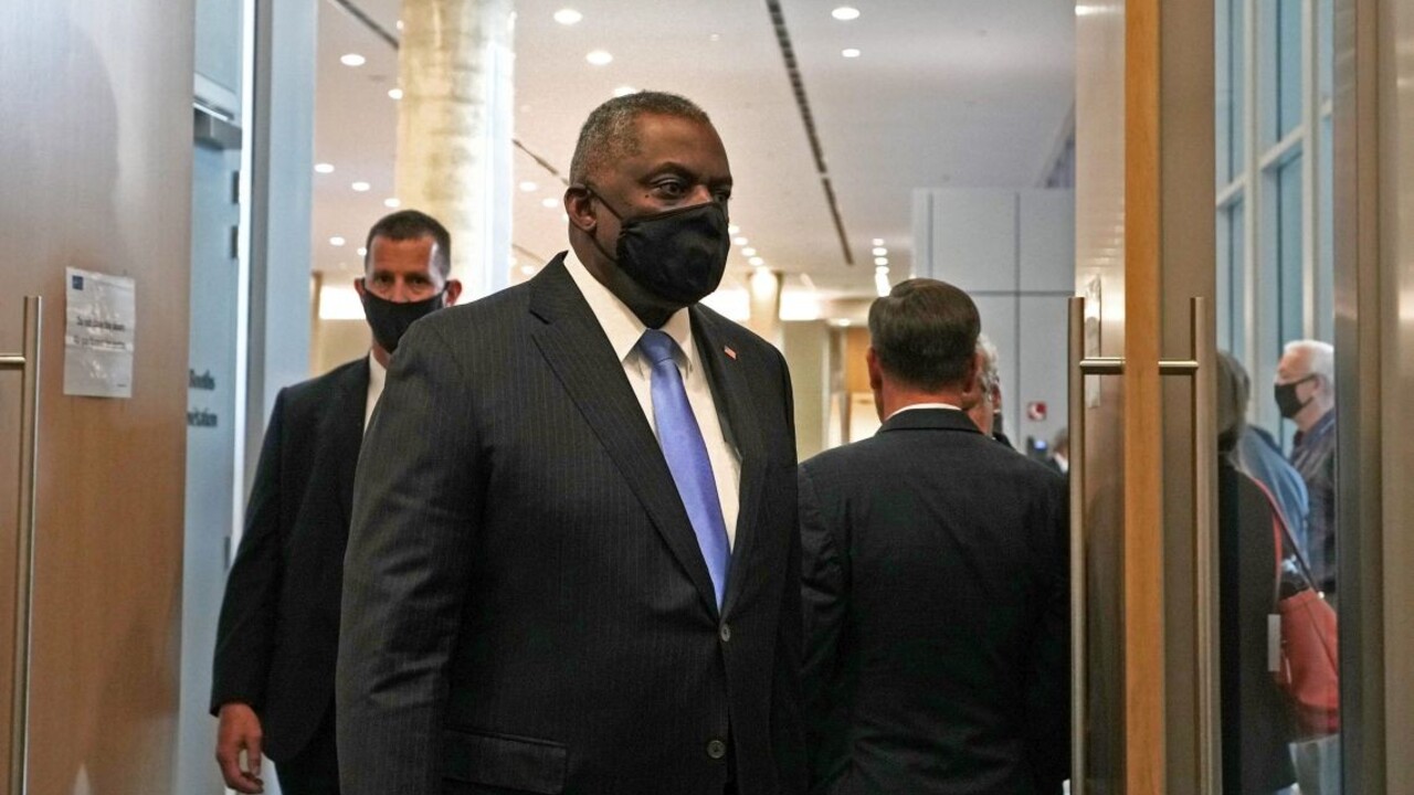 Minister obrany USA vyzval v telefonáte ruského partnera na deeskaláciu krízy a návrat ruských síl na svoje základne