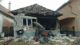 Výbuch plynu zdemoloval rodinný dom, pri nešťastí utrpela zranenie jedna osoba