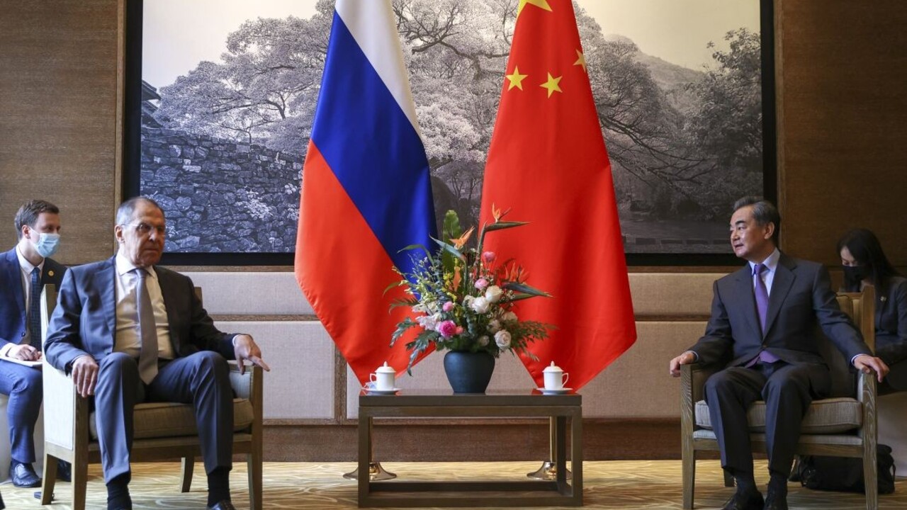 Čína je zhoršujúcou sa situáciou na Ukrajine znepokojená. Všetky zúčastnené strany vyzývajú na zdržanlivosť