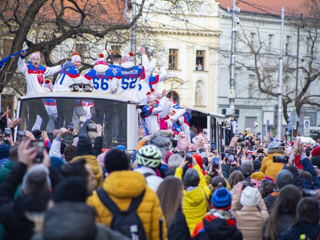 Boli to náročné dni. Ako si užili naši bronzoví hokejisti spoločnosť tisícok fanúšikov?