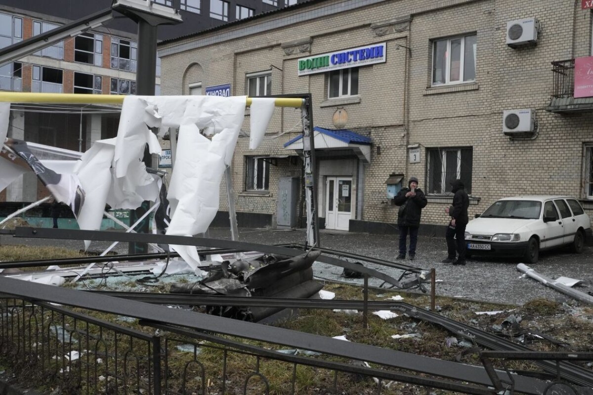 materiálne škody po ostreľovaní ruskou armádou v Kyjeve vo štvrtok.