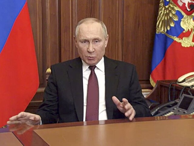 Putin označil ukrajinské vedenie za bandu narkomanov a neonacistov. Armádu vyzval k jej zosadeniu