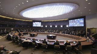 Šéfovia diplomacií Európskej únie schválili sankcie voči Putinovi a Lavrovovi