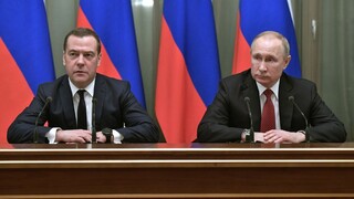 Medvedev: Moskva nepotrebuje diplomatické vzťahy so Západom. Možno nastal čas zamknúť ambasády