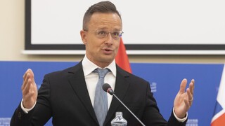 Maďarsko neblokuje vylúčenie Ruska zo systému SWIFT, vyhlásil šéf maďarskej diplomacie