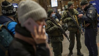 Ukrajinský minister vnútra: Kyjev sa ubráni. Obyvateľom sme rozdali 25-tisíc automatických zbraní