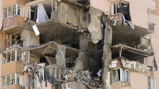 Počas útoku na Kyjev zasiahli aj bytový dom, zahynuli dvaja ľudia