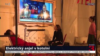 Od východu na západ a späť / Pri tvorbe hudby sa rozhodne nenudí / Newyorský týždeň módy / Elektrický anjel v kotolni