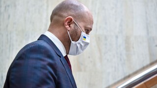 Iba šialenec môže uvažovať nad jadrovými zbraňami, vyhlásil Naď. Dúfa, že Putin to neurobí