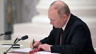 Putin podpísal nový dekrét. Vláda ním získa moc zakázať kamiónom zo Západu tranzit cez Rusko