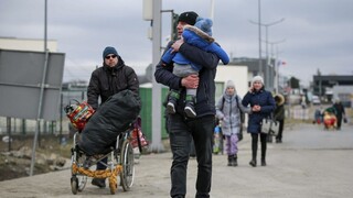 FOTO: Z Ukrajiny utieklo už vyše pol milióna ľudí, najviac z nich smeruje do Poľska