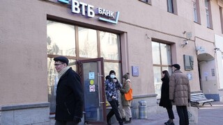 Na sankcie doplatili aj ruské banky. Ich zisk sa v minulom roku prepadol o 90 percent