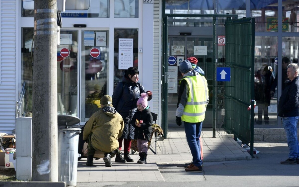Situácia na priechode vo Veľkých Slemenciach.