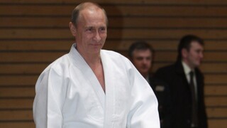 Svetová federácia taekwondo ostro odsudzuje konanie Ruska. Putinovi odobrali čestný čierny pás