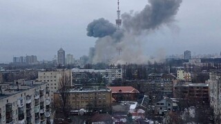 Ruské rakety zasiahli televíznu vežu v ​​Kyjeve, päť ľudí zomrelo