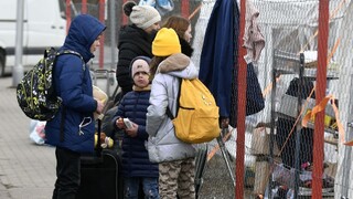 Na Slovensko prišli za posledný deň tisíce Ukrajincov. Čakacie doby na hraničných priechodoch sa predlžujú