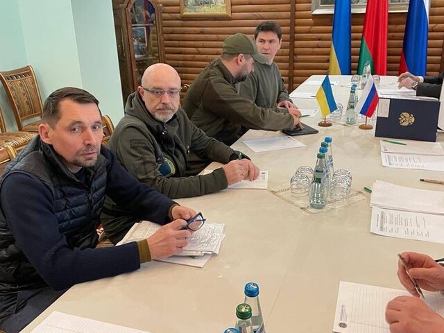 Ukrajinsko-ruské rokovania budú pokračovať. Existuje priestor na kompromisy, uviedol Podoľak