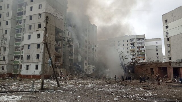 Poškodené budovy v Černihive.