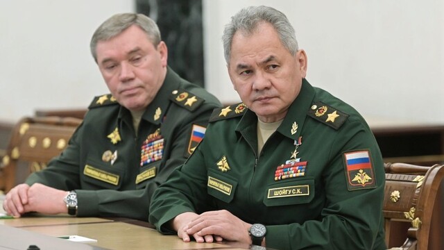 Sprava minister obrany Sergej Šojgu a náčelník generálneho štábu ruských ozbrojených síl Valerij Gerasimov.