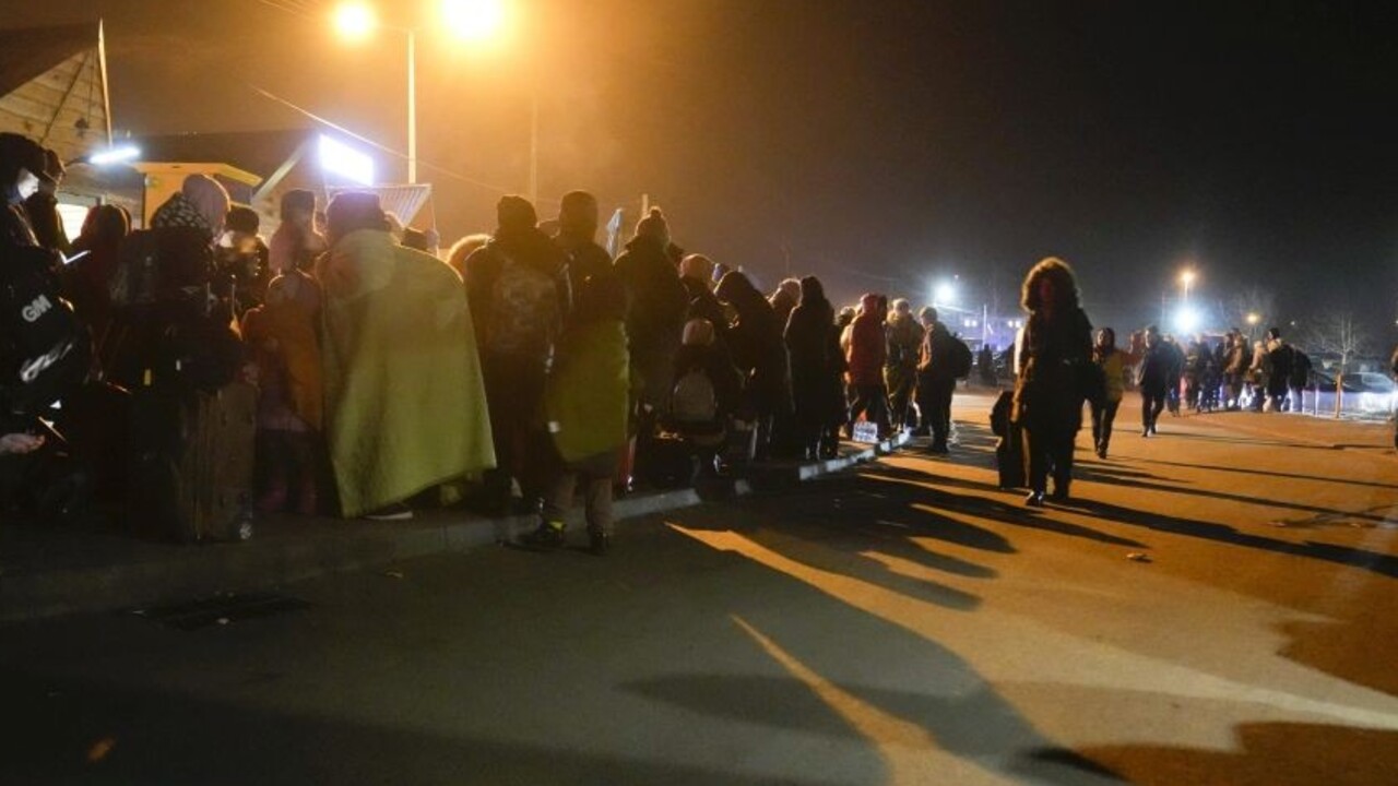 Rusko vyhlásilo v dvoch územných oblastiach evakuačné prímerie. Úrady to chcú využiť na dodávky jedla a liekov