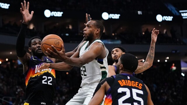 NBA: Milwaukee Bucks zvíťazili nad Phoenixom, porazili tak najlepší tím sezóny