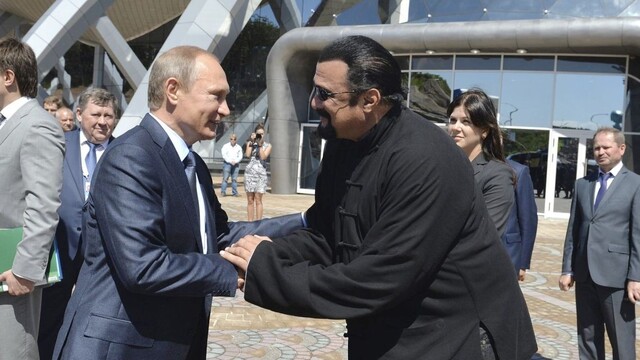 Vladimir Putin a Steven Seagal.