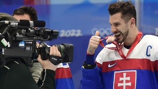 Hokejista Hrivík sa po skončení olympiády nevrátil do KHL. Z privítania v švédskom Leksande má radosť
