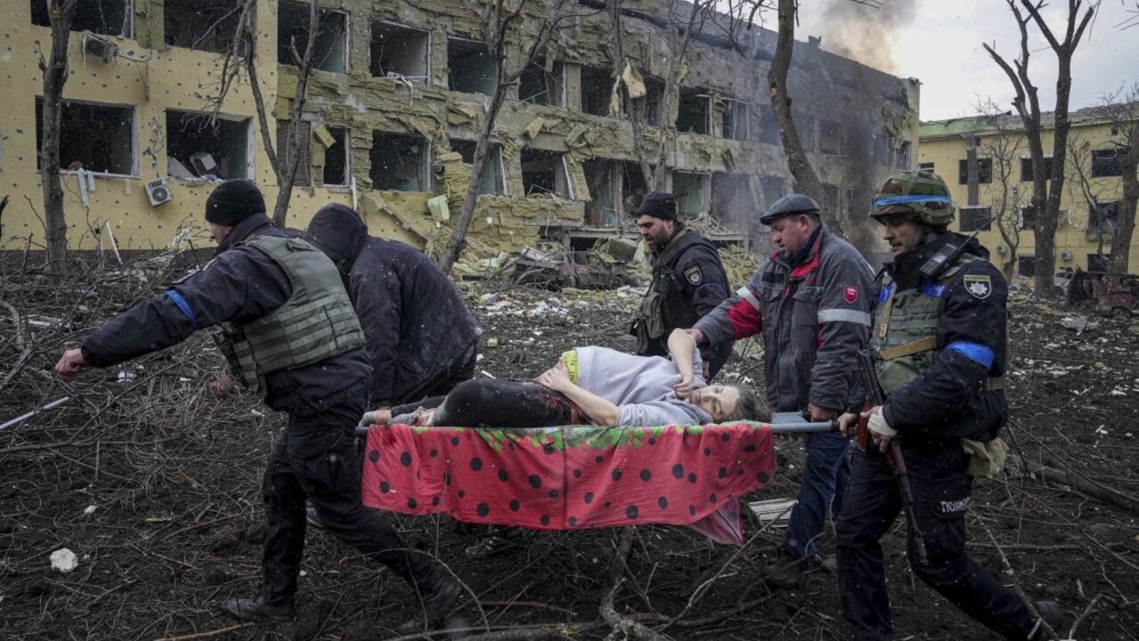 Po útoku na nemocnicu hlásia viacero zranených. Rusko naďalej tvrdí, že na civilné ciele neútočí