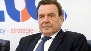Bývalý nemecký kancelár Schröder chce v Moskve rokovať s Putinom o Ukrajine