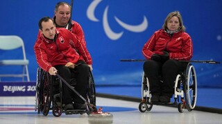 Slovenskí reprezentanti v curlingu prehrali v semifinále paralympiády, nestačili na Švédov