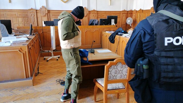 Súdy: Mariána Kučerku z prijímania úplatkov usvedčuje expolicajt Slobodník