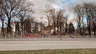 Moskva hlási boje v Mariupole. Z mesta zatiaľ ušlo približne 30-tisíc ľudí
