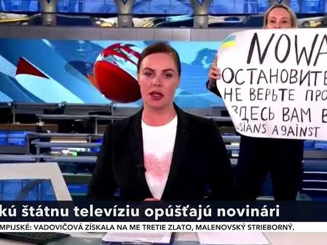 Ruskú štátnu televíziu opúšťajú novinári