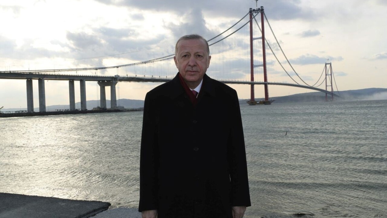 Spája Európu s Áziou. V Turecku otvorili najdlhší visutý most na svete