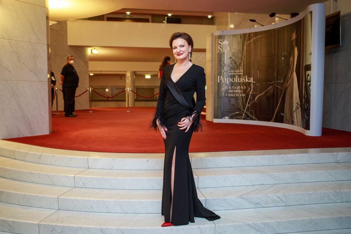 Moderátorka Anka Žitná na galavečere Krištáľové krídlo.