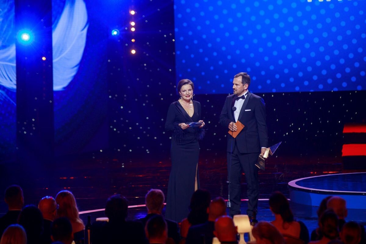 Moderátorka Anka Žitná na galavečere Krištáľové krídlo.