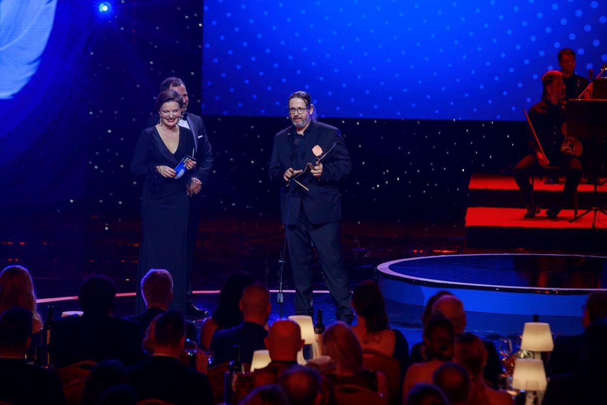 Moderátorka Anka Žitná na galavečere Krištáľové krídlo.