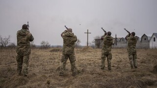 Rusko už prišlo o 15-tisíc vojakov, tvrdí Kyjev. Moskva svoje straty nekomentuje