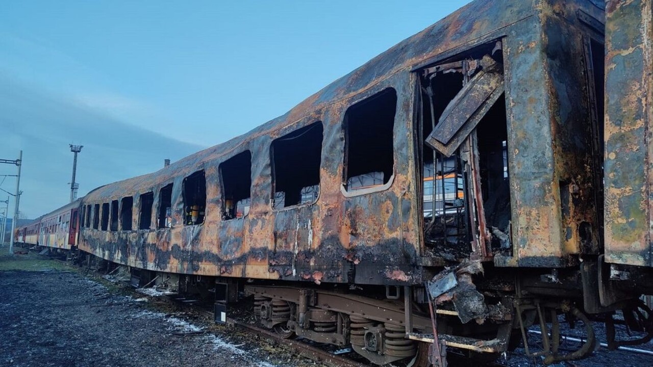 Požiar vozňov v Novom Meste nad Váhom založili úmyselne, polícia hľadá podpaľača